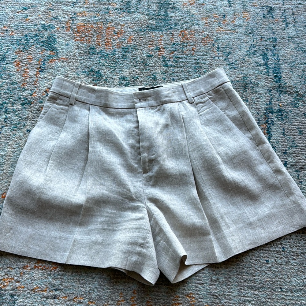 Banana Republic Pleated Linen Short, 8 (like new)